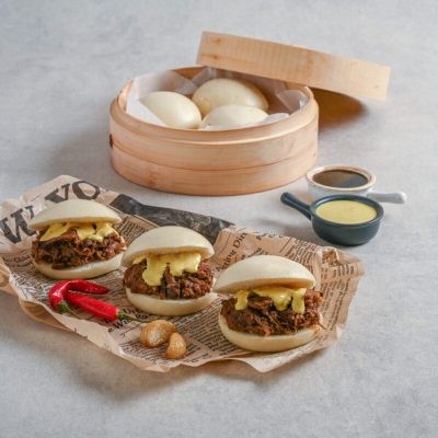 באן עם אסאדו מפורק וטחינה עמבה באן עם אסאדו מפורק וטחינה עמבה